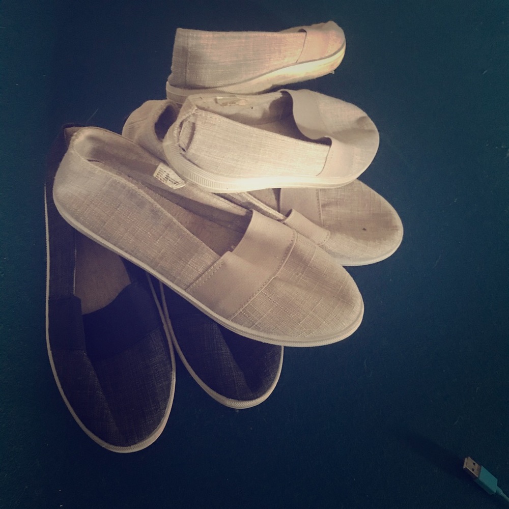 Loafers. Three different sizes. 2 color choices